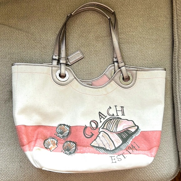 Coach Handbags - 🆕🐚Coach Seashell Tote Bag